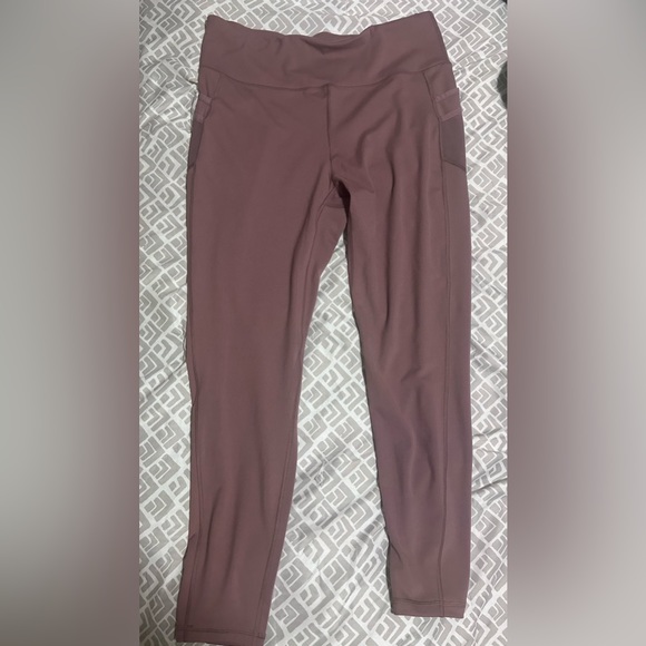 Nine West lilac/purpureus purple color active leggings w/ pockets- size 1x - Picture 2 of 9